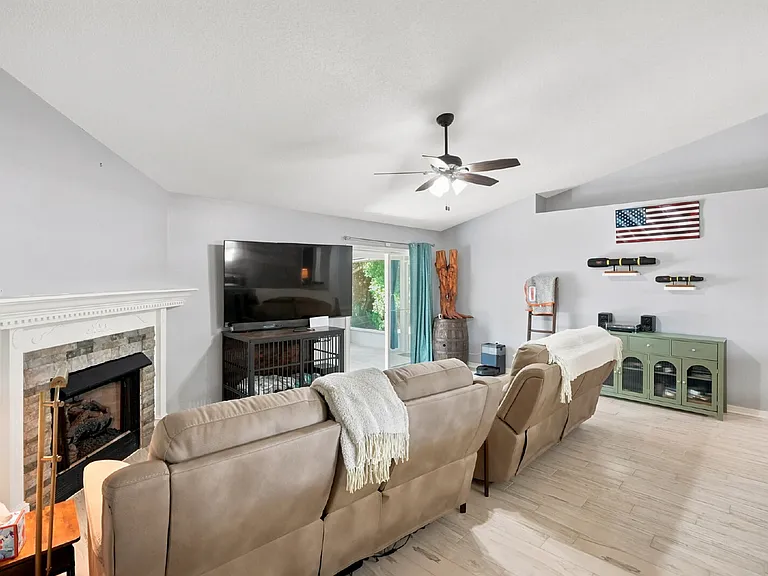 4761 Connor Dr — Photo 7