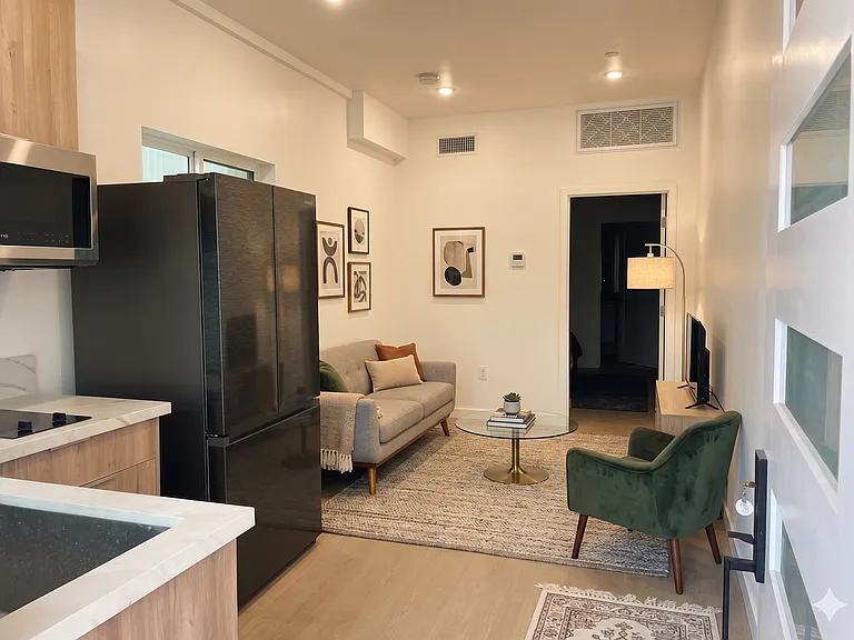1376 Edgecliffe Dr — Photo 16
