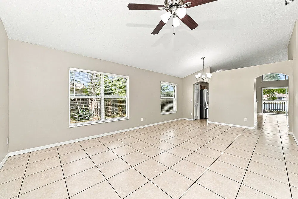 4 bed, 2.0 bath, 1837 sqft, $2,610 — Photo 3