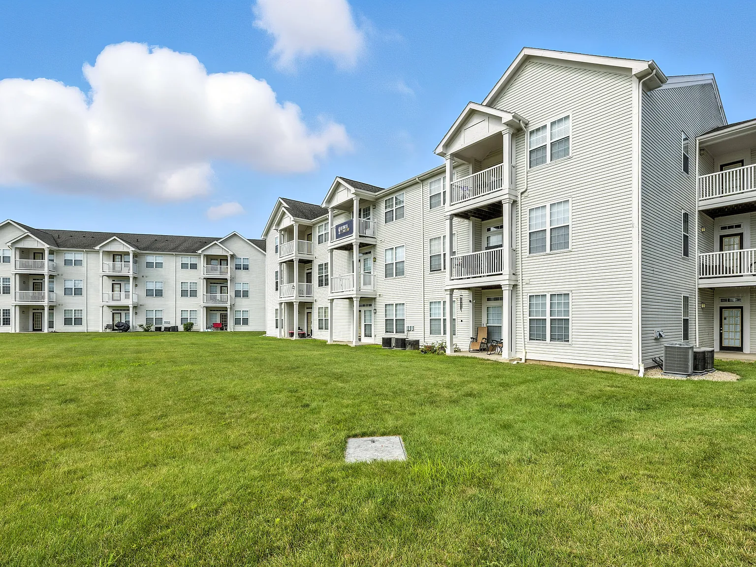 Riverchase Apartments — Photo 1