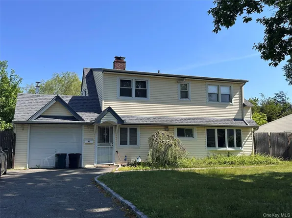 61 Friendly Road, Hicksville, NY 11801