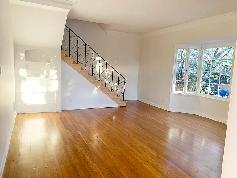 422 N Harper Ave — Photo 2