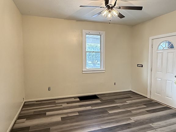 3rd image of 1645 Oak St #1645
