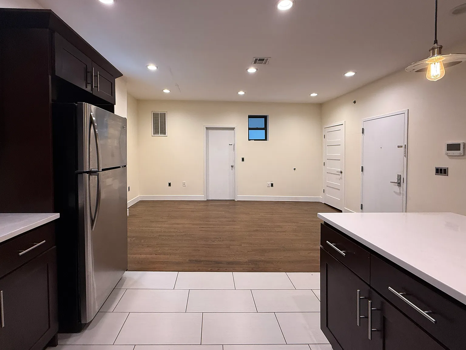 2 bed, 975 sqft, $2,600 — Photo 4