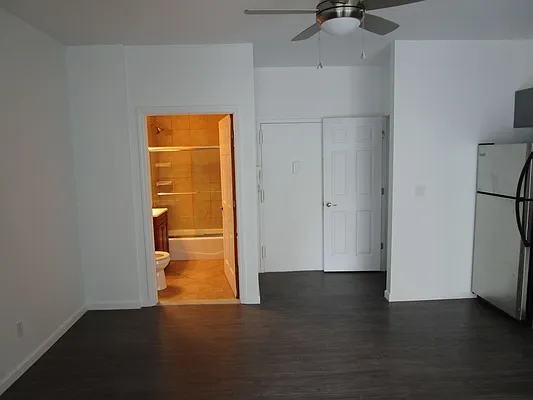 Rented by Easy Rental LLC | media 37