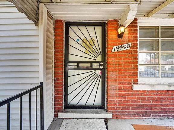 4th image of 19490 Greenview Ave