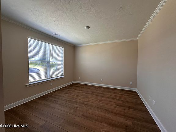 5th image of 225 Windsor Drive