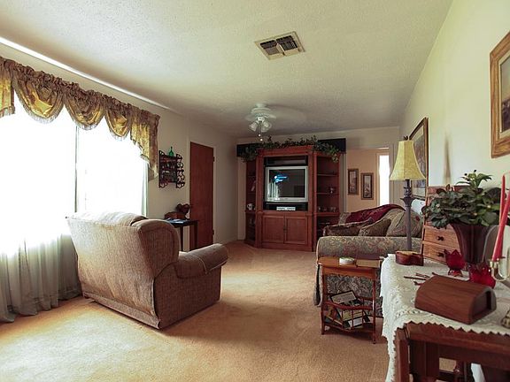 3rd image of 406 Damon St