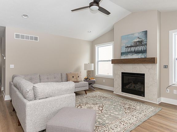 5th image of 781 Janelle Ct