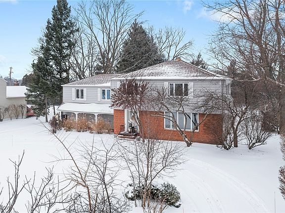2nd image of 25035 Penshurst Dr