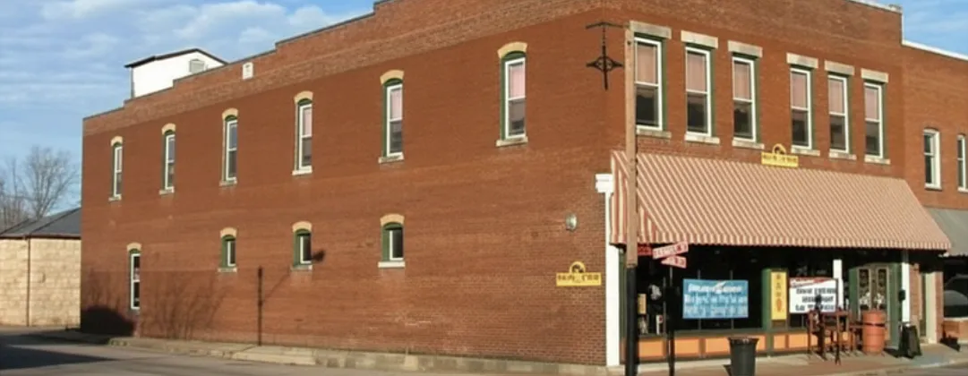 Historic Downtown Square 1 Bedroom and 1 Bath Apartment. — Photo 2
