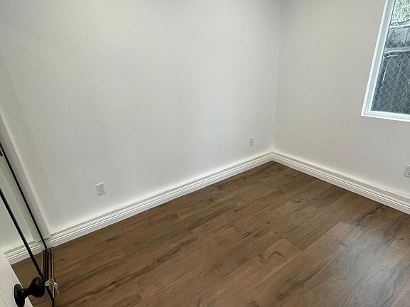 4th image of 10722 Nassau Ave