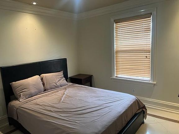 2nd image of 2601 Amelia St APT 305