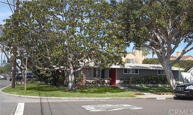1st image of 2524 Holly Ln