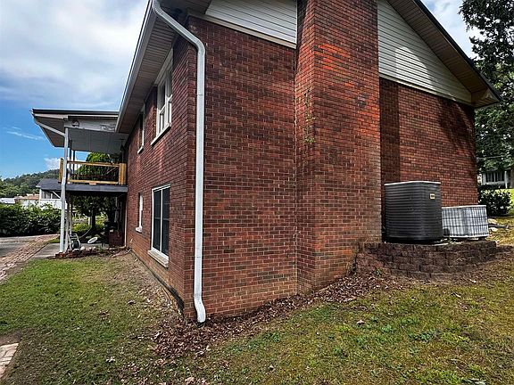 3rd image of 230 Forrest Rd