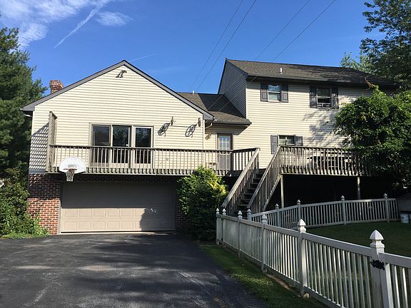 2-car garage in lower level