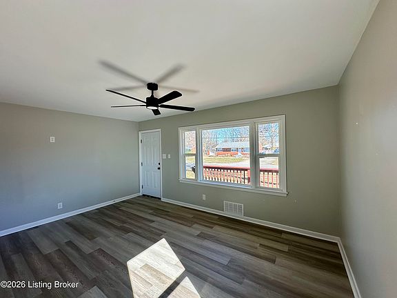 3rd image of 1920 Dixie Garden Dr