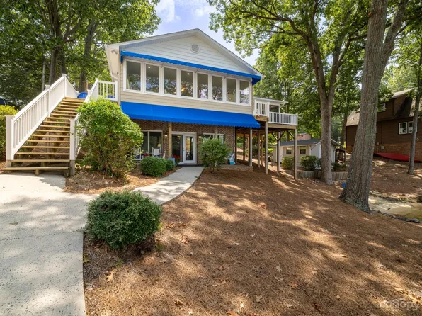 164 N Shoreline Dr, New London, NC 28127