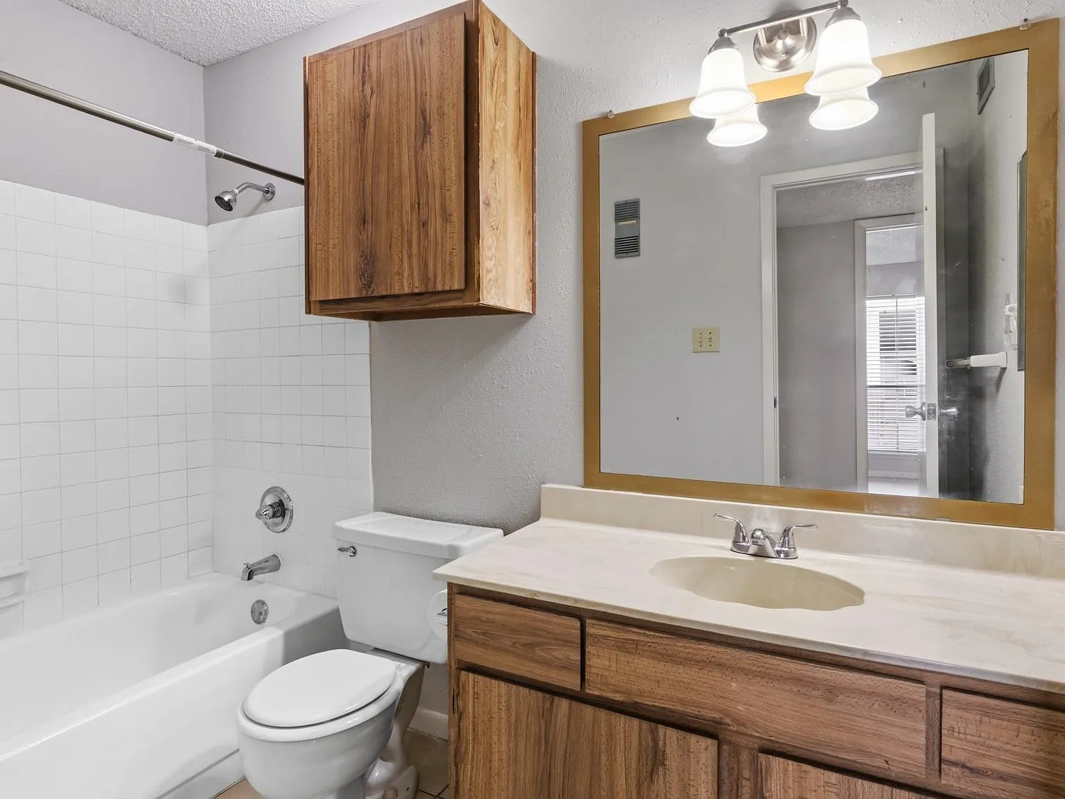 2 bed, 2.0 bath, 976 sqft, $1,195 — Photo 3