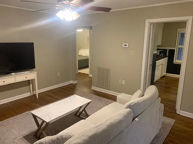 2 bed, 908 sqft, $2,000 — Photo 3