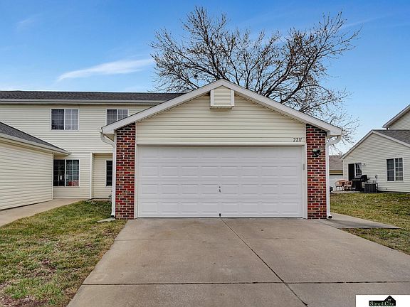 3rd image of 2211 W Todd Ln