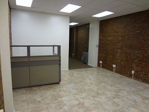 4th image of 10253 Jamaica Ave