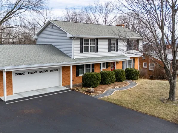 5823 Bighorn Dr, Roanoke, VA 24018