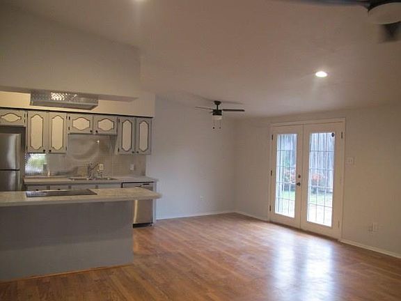 4th image of 105 Peyton Pl