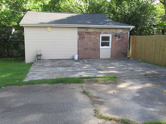 2nd image of 220 Boundary Dr