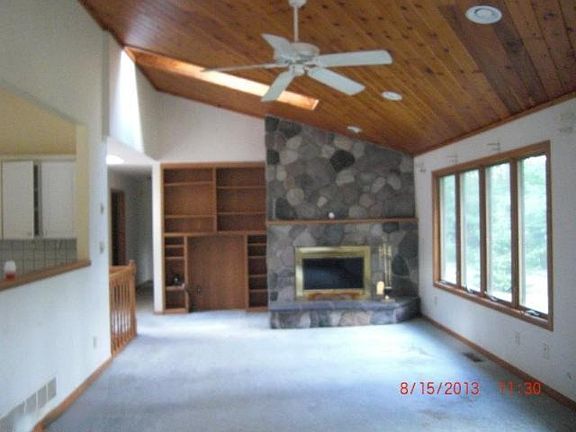 3rd image of 17555 Meddler Ave