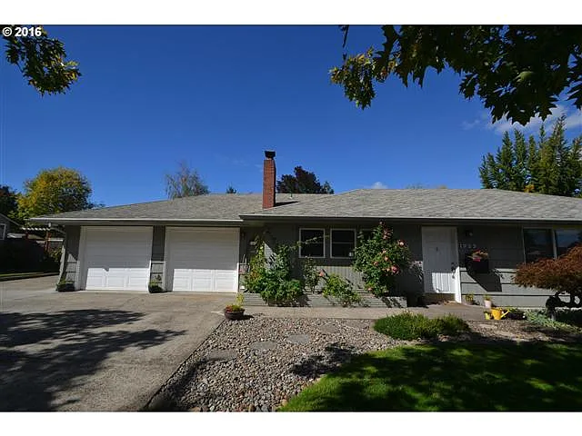 1723 Camino Dr photo 1