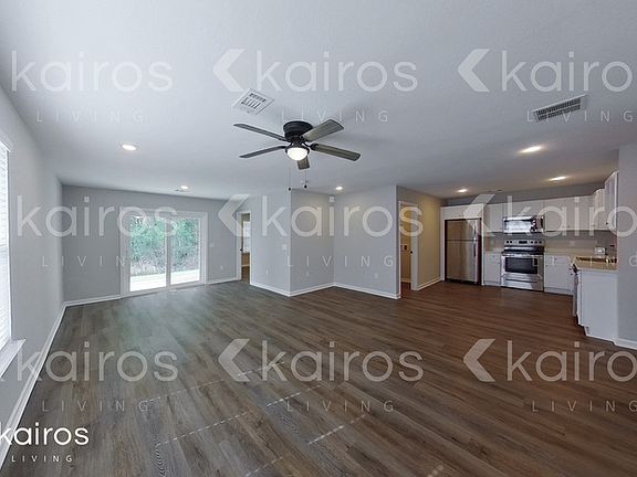 4th image of 12 Cottage Grove Dr