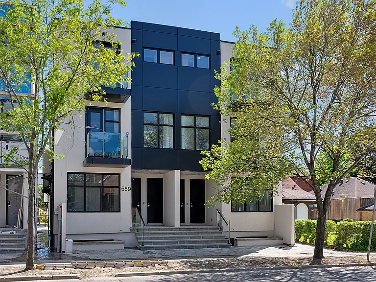 587 Oakwood Ave — Photo 3