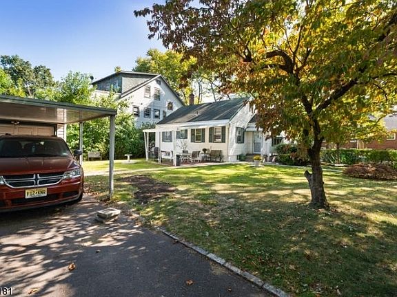 3rd image of 34 Hudson Ave