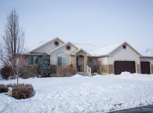 1368 S Doral Dr, Syracuse, UT 84075
