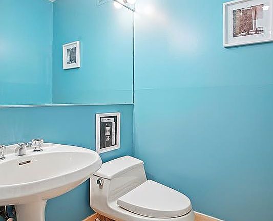 5th image of 255 E 49th St APT 17A