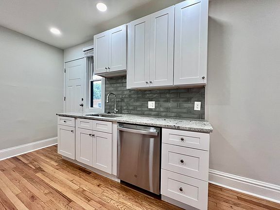 4th image of 2704 Clifton Ave