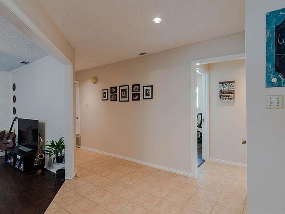 4th image of 2703 Glenwood Ct