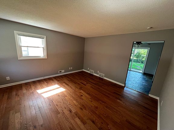 2nd image of 308 Belle Aire Dr #L