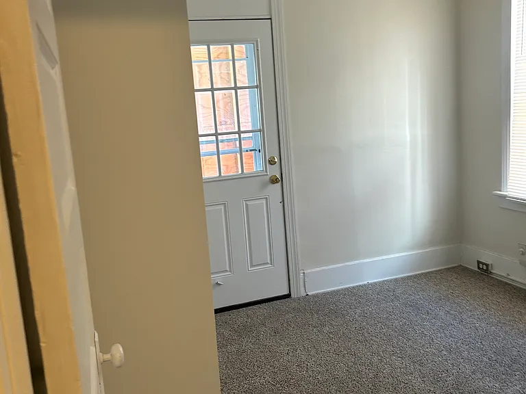 2436 Jefferson St — Photo 12