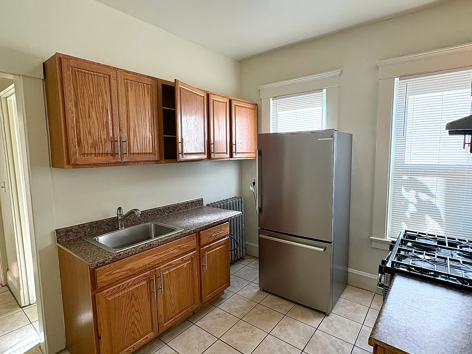 4 bed, 1200 sqft, $2,200 — Photo 2
