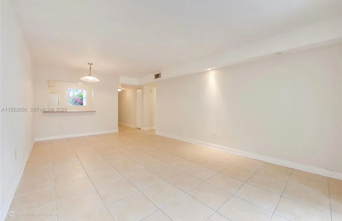 2 bed, 960 sqft, $2,500 — Photo 3