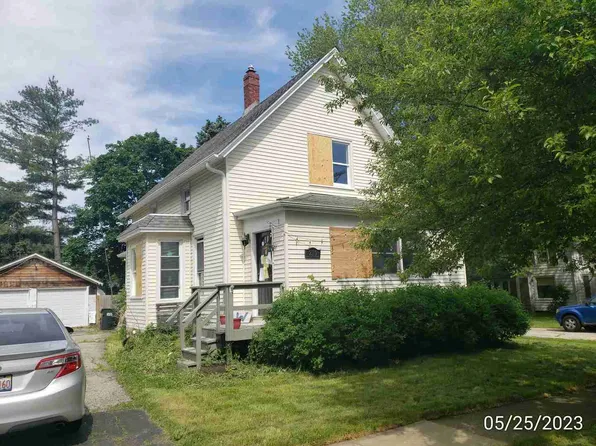 219 N State St, Genoa, IL 60135