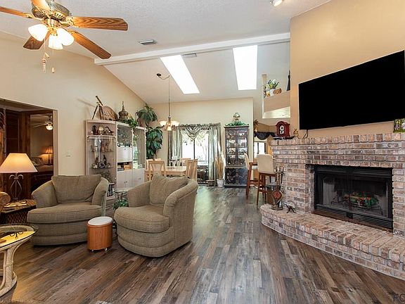 4th image of 67 Farmsworth Dr