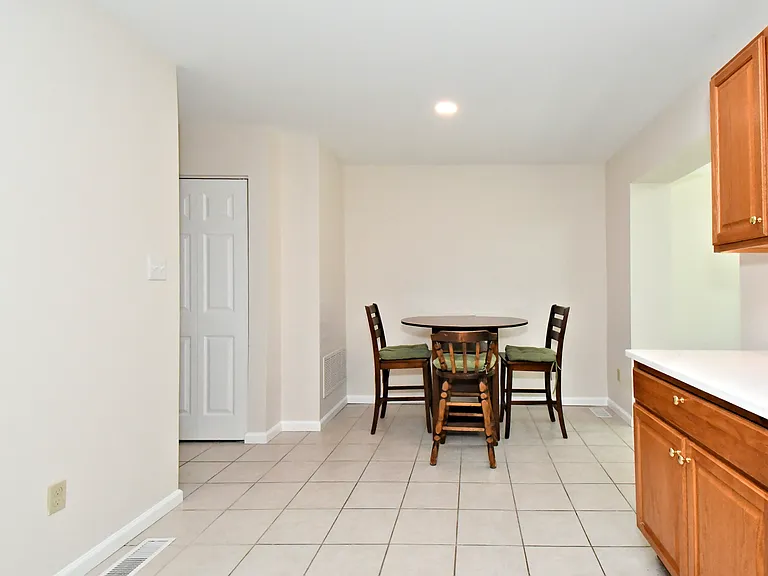 2489 Hillendale Dr — Photo 17
