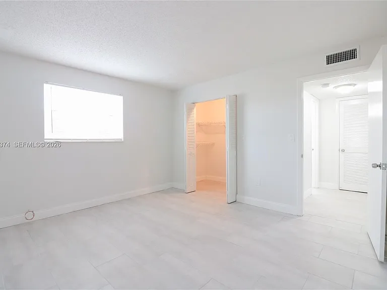 400 NE 1st St #108 — Photo 9