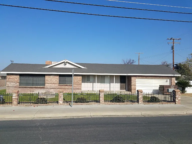 1860 W Henderson Ave — Photo 1