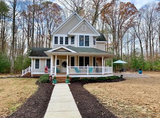 355 Quarters Cove Dr, Weems, VA 22576