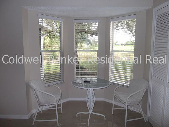 Kitchen - breakfast area