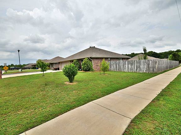 4th image of 10 Windsor Park Dr